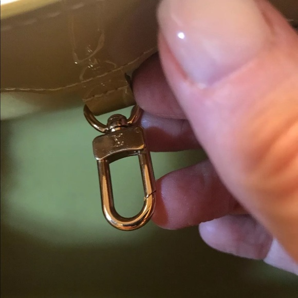 Louis Vuitton Wilshire. 9C120320F. Color is Vernis - Picture 7 of 8